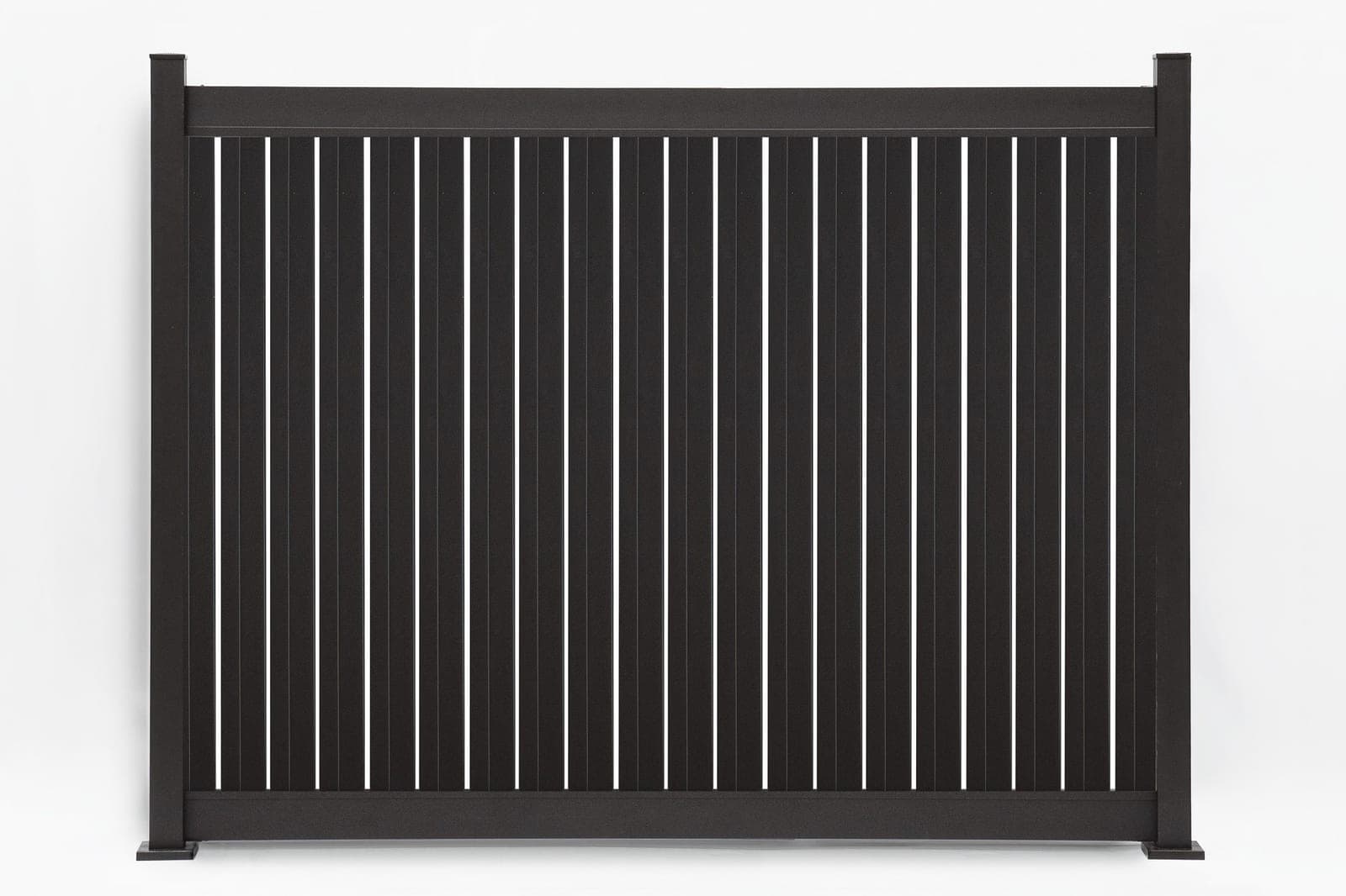 Panneau de clôture en aluminium Semi-Privacy vertical Brun gris (PL-0598), vue arrière, format de 8 pi de largeur x 6 pi de hauteur